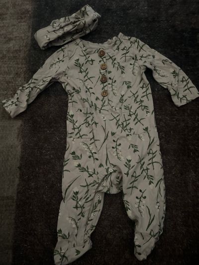 Jessica Simpson footed long sleeve onesie With matching headband 3-6 Months