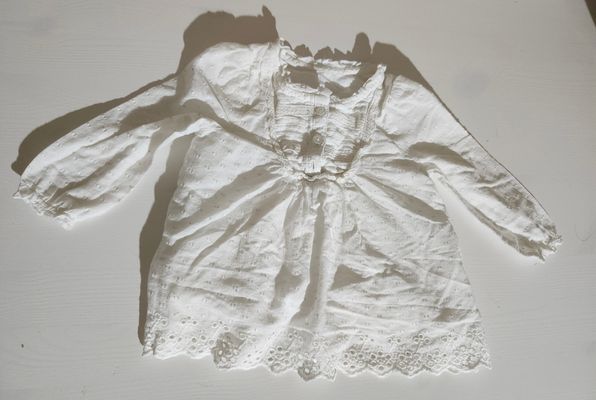 No size tag but best similar fit to 3-6m White blouse baby girls top 3-6 Months