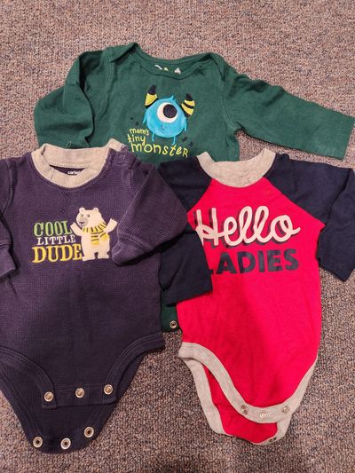 Various 3 x long sleeve onesies 0-3 Months