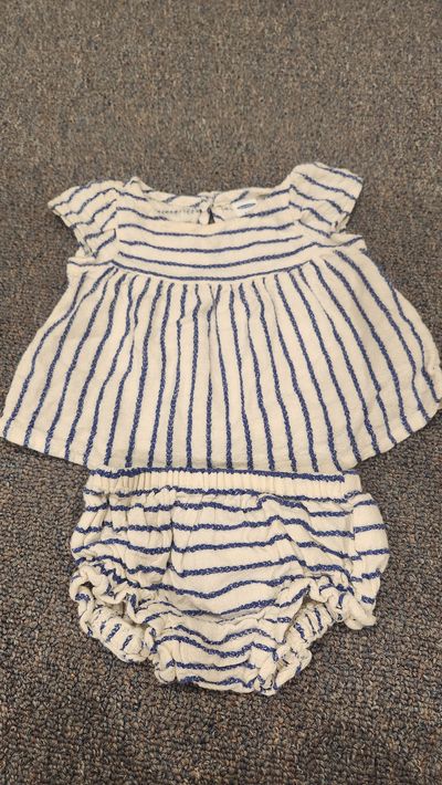 Old Navy Summer dress and bloomers 0-3 Months