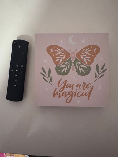 Butterfly sign Hook on the back and be hung or stand up