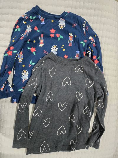 Old Navy Set of two tops 4T