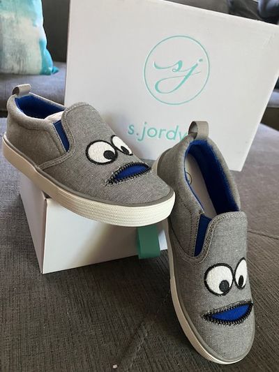 s.jordyn Grey Slip On - with Smile - NEW 10 (Lil' Kid)