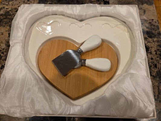 Brand New Debora Carlucci White Porcelain and Wood 3 piece cheese cutting board
