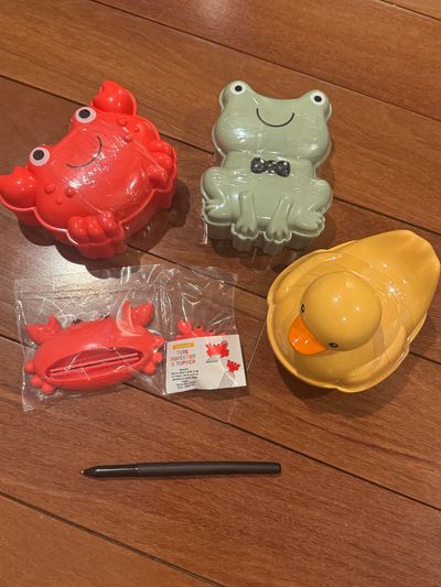 Brand new three Soap dishes and toothpaste squeeze