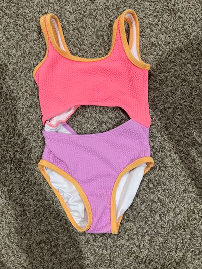 Old navy One piece bathing suit 5T/5