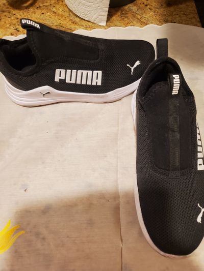 Puma sneakers- like new  2 (Big Kid)
