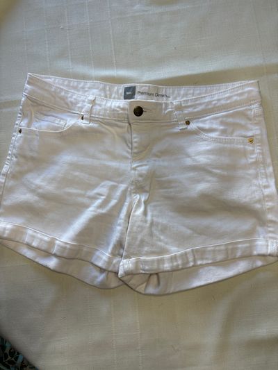 Mossimo white denim jean shorts Size 10 Women's 10