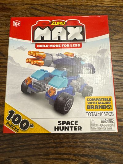 Brand new zuru max 100+ pieces space hunter Vehicle