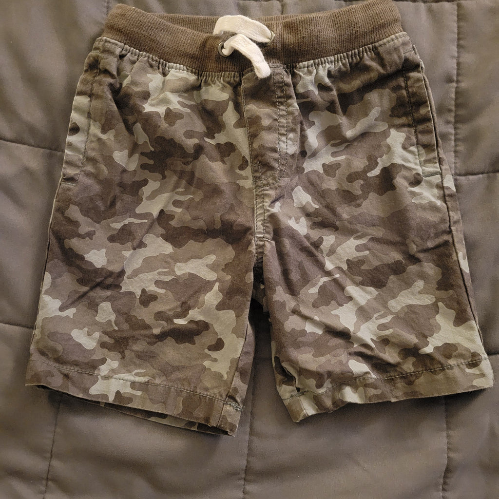 Cat & Jack Camo shorts 5T/5