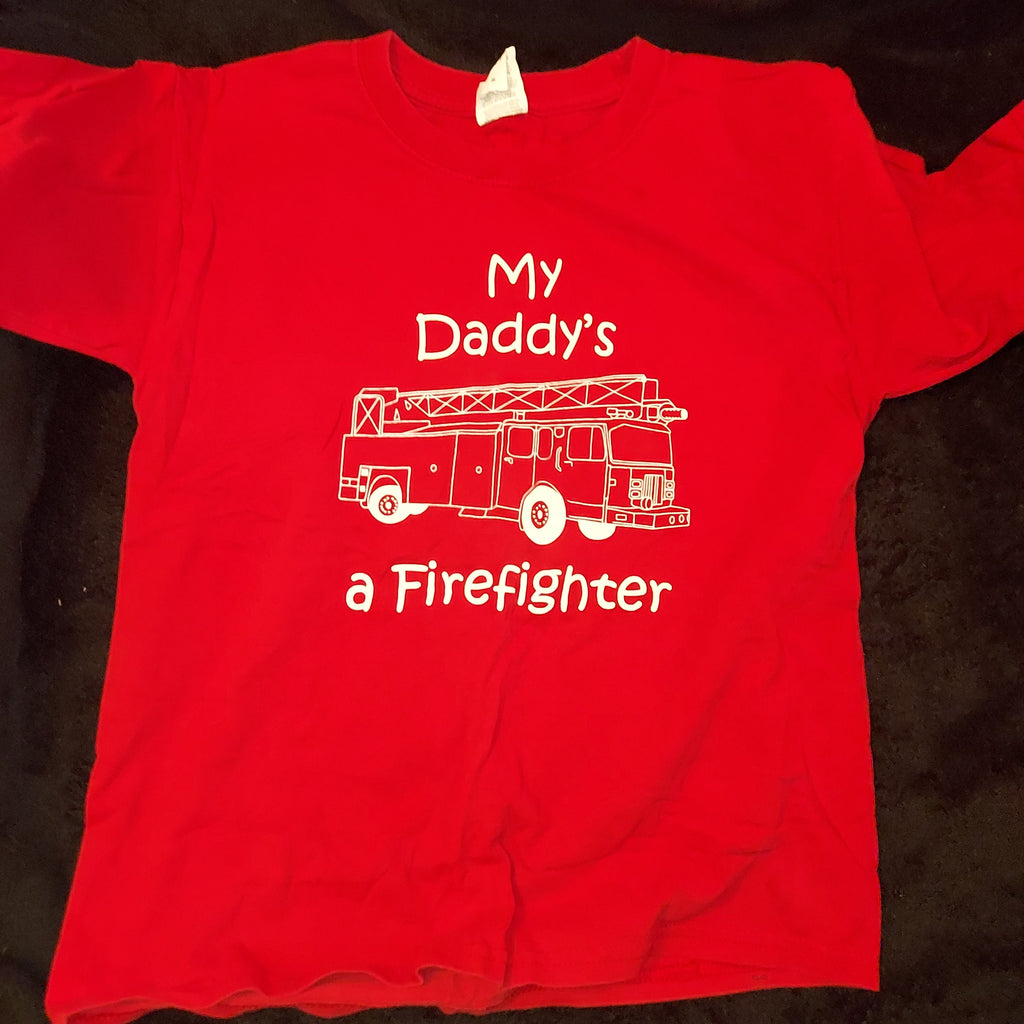 Fruit of the loom My dad's a firefighter red short sleeve 10-12